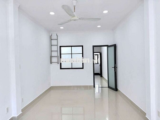 cho thuê nhà mặt tiền 3,7x18m 4pn 3wc 3 tầng giá 27trieu