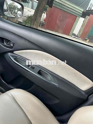 Toyota Vios Tự động Bạc