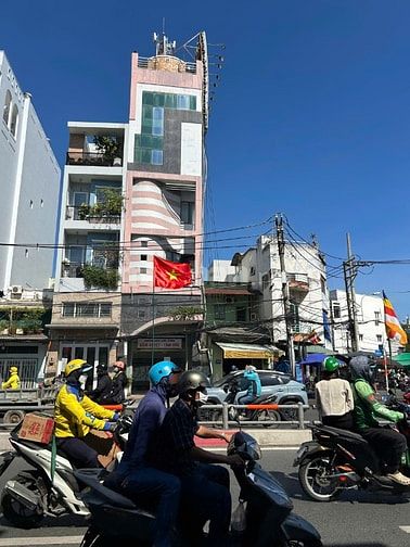 Kẹt Ngân hàng Tôi bán lỗ nhà MT Phạm Hùng,4lau,5.5x17m.17ty,KD đông