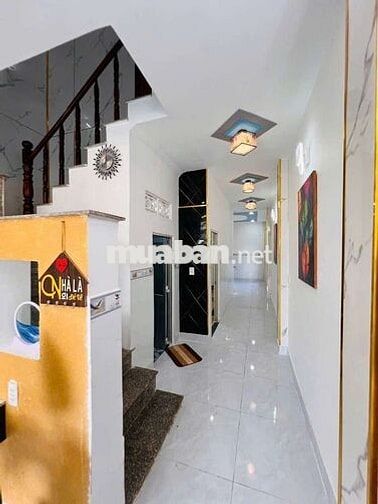 Nhà 1 lầu căn góc diện tích to gần ngã ba tân kim 