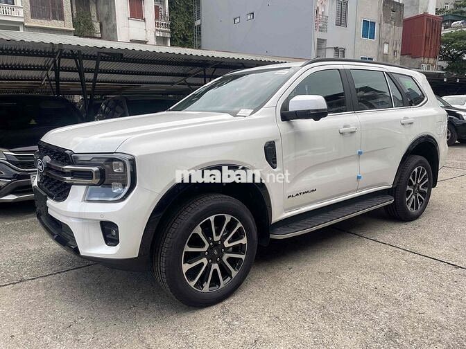 Ford Everest Platinum Trắng