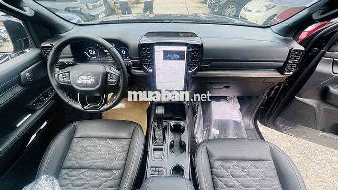Ford Everest Platinum Trắng