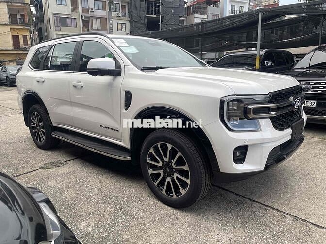 Ford Everest Platinum Trắng