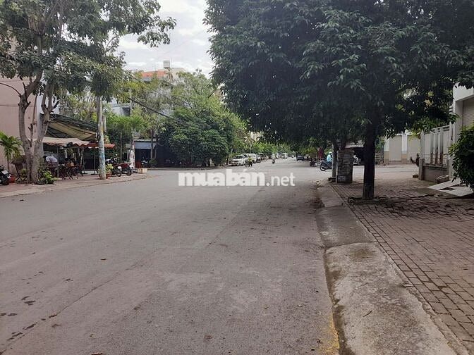 Nhà 4x20m, 4 tầng, sát MT Tạ Quang Bửu, P.4, Q.8