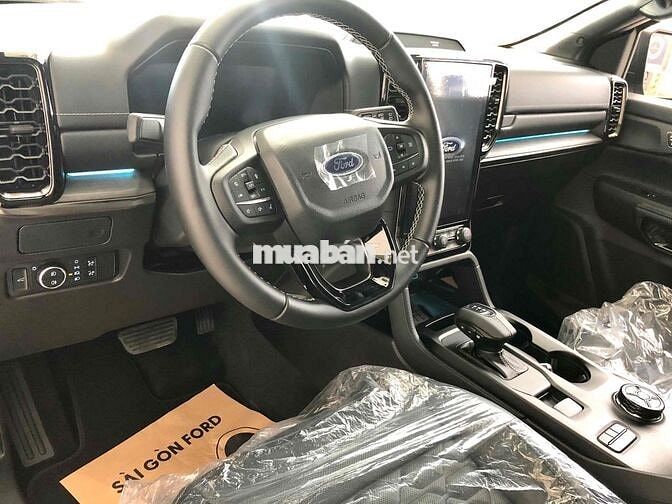Ford Everest Platinum 2026 Đen MÁY XĂNG giao sớm