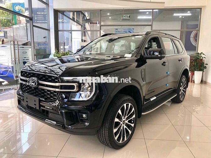 Ford Everest Platinum 2026 Đen MÁY XĂNG giao sớm