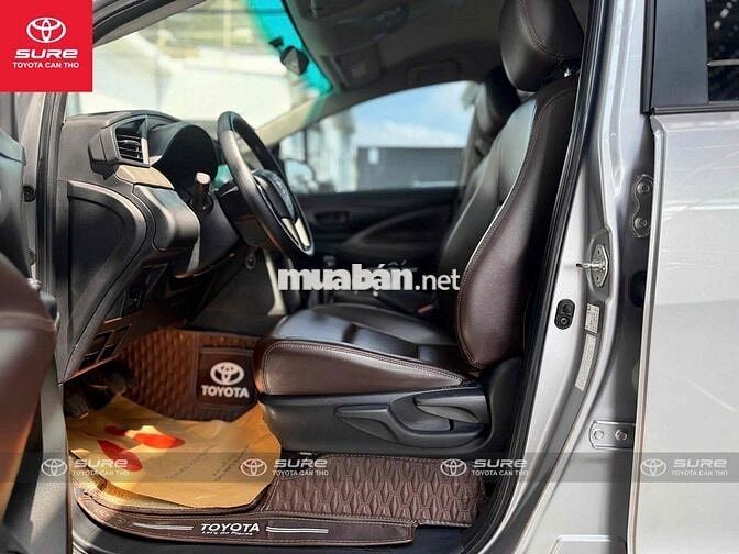 Toyota Innova E 2023 Bạc chính hãng