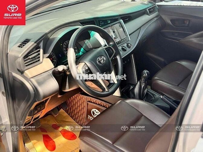 Toyota Innova E 2023 Bạc chính hãng