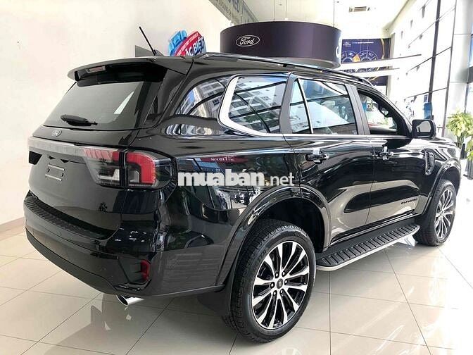 Ford Everest Platinum 2026 Đen MÁY XĂNG giao sớm