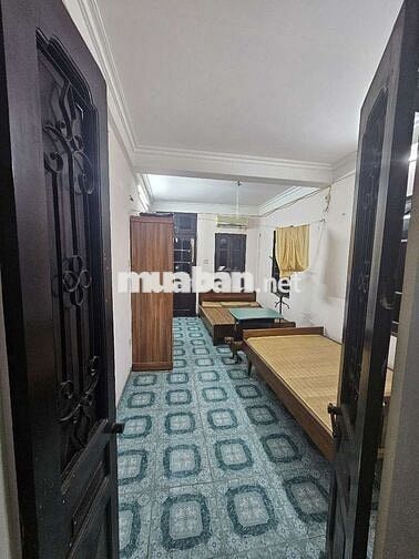 cho thuê nhà ngõ hẻm có chỗ để ô tô bên ngoài , 4 tầng, 33m giá 9tr