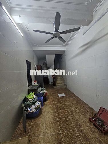 cho thuê nhà ngõ hẻm có chỗ để ô tô bên ngoài , 4 tầng, 33m giá 9tr