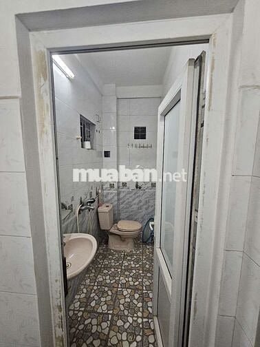 cho thuê nhà ngõ hẻm có chỗ để ô tô bên ngoài , 4 tầng, 33m giá 9tr