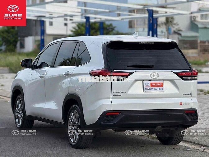 Toyota Innova Cross Hybrid 2024