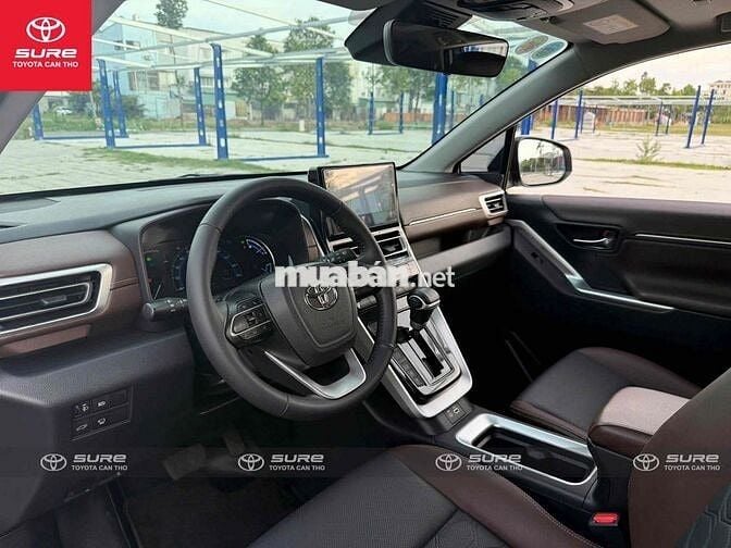 Toyota Innova Cross Hybrid 2024