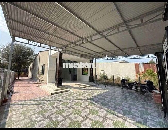 Bán nhà vườn sổ hồng riêng, DT 300m2 có sẵn nhà cấp 4 giá 970triệu