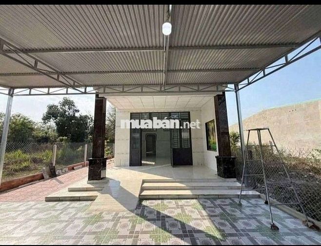 Bán nhà vườn sổ hồng riêng, DT 300m2 có sẵn nhà cấp 4 giá 970triệu