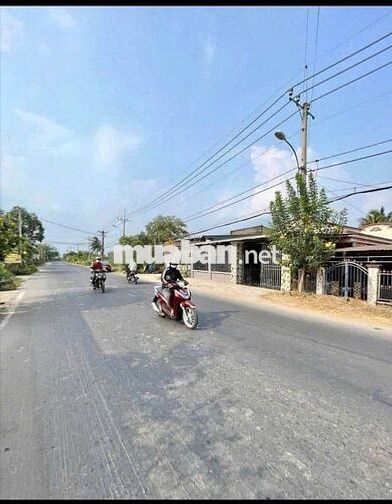 Bán nhà vườn sổ hồng riêng, DT 300m2 có sẵn nhà cấp 4 giá 970triệu