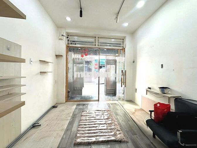 nhà nguyên căn hẻm xe hơi Huỳnh Văn Bánh