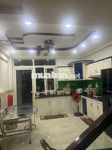 Nhà Thuê 4×19m .4 lầu -Giá 9 tr/th .5pn .liên khu 5-6 Bình tân