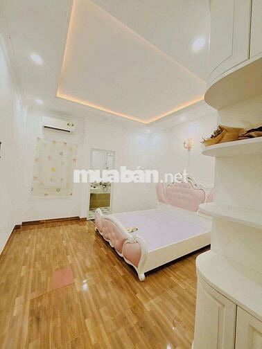 Nhà Thuê 4×19m .4 lầu -Giá 9 tr/th .5pn .liên khu 5-6 Bình tân