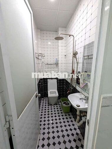cho thuê nhà nguyên căn giá 9tr 2pn 2wc 4x9m có máy lạnh 