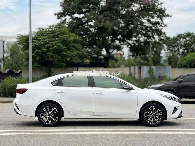 Kia K3 Luxury 2023 1.6 AT 26000 km