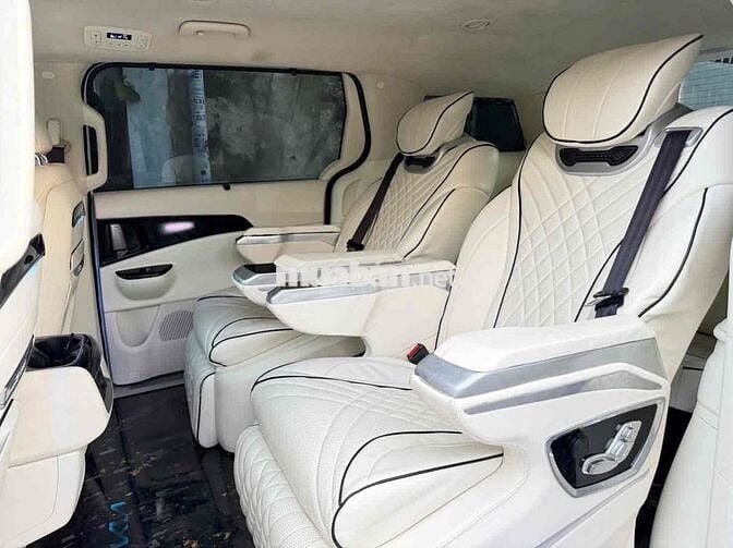 Kia Carnival 2023 Premium ghế thương gia