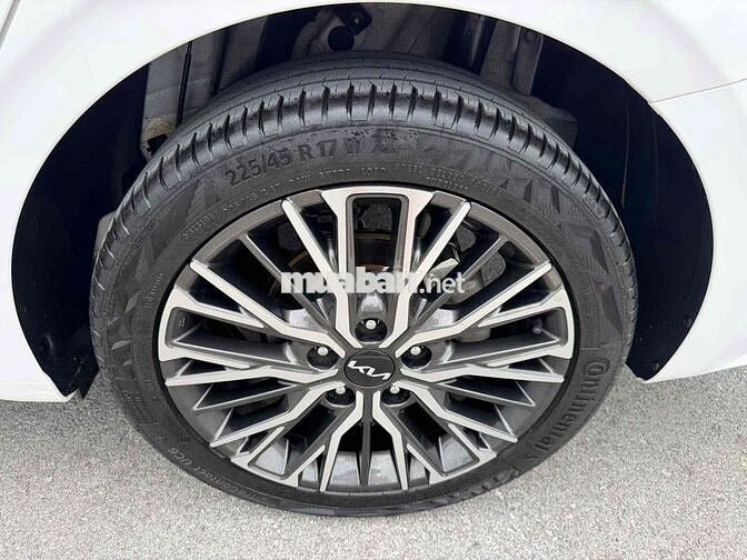 Kia K3 Luxury 2023 1.6 AT 26000 km