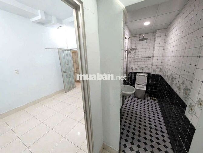 cho thuê nhà nguyên căn giá 9tr 2pn 2wc 4x9m có máy lạnh 