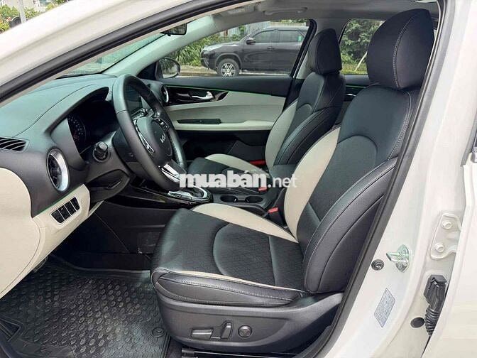 Kia K3 Luxury 2023 1.6 AT 26000 km