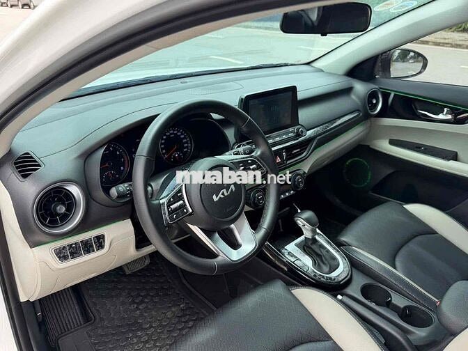 Kia K3 Luxury 2023 1.6 AT 26000 km