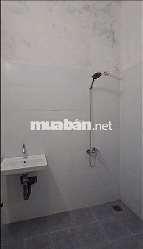 Cho thuê nhà cấp 4 có 3PN Dt 171 m2  mặt tiền đường - 13tr/th