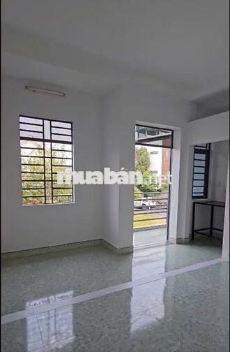 Cho thuê nhà cấp 4 có 3PN Dt 171 m2  mặt tiền đường - 13tr/th