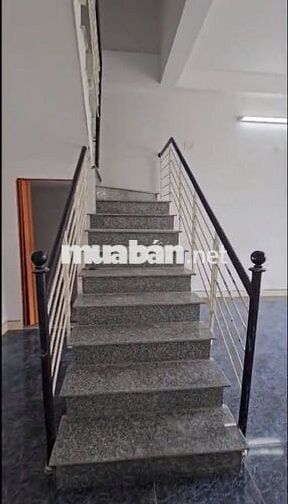 Cho thuê nhà cấp 4 có 3PN Dt 171 m2  mặt tiền đường - 13tr/th