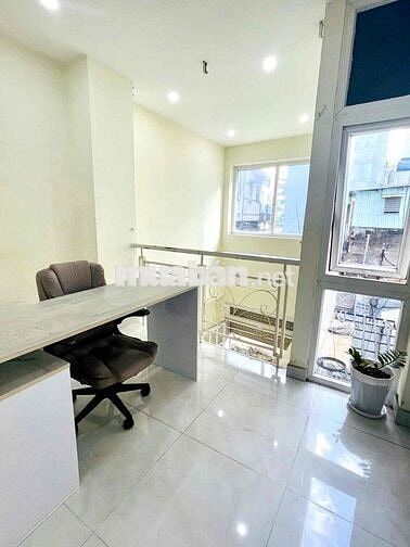 Bán nhà đẹp 4 tầng, xe hơi đậu cửa, 5m ra MT Tôn Thất Thuyết.
