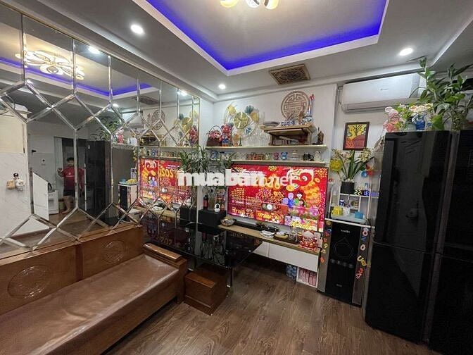 Chính chủ bán căn hộ chung cư 2 ngủ, sổ hồng riêng