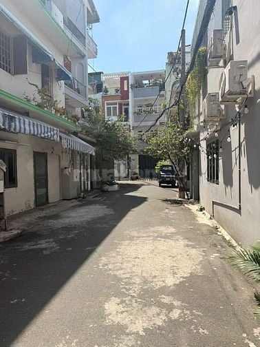 Bán nhà riêng 3 tầng đẹp tại 38/1/4 Đô Đốc Long, giá siêu hời 6,3 tỷ, 
