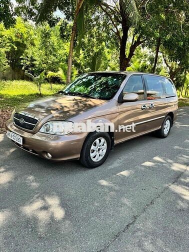 Kia Carnival màu Nâu