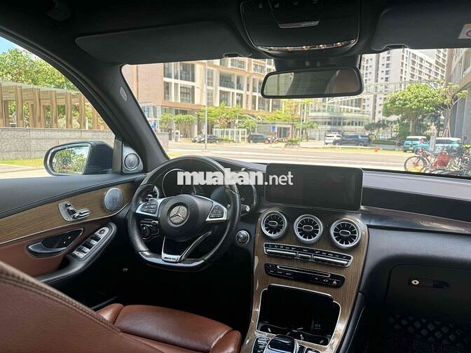 Mercedes-Benz GLC250 4Matic 2017 Đen Nâu