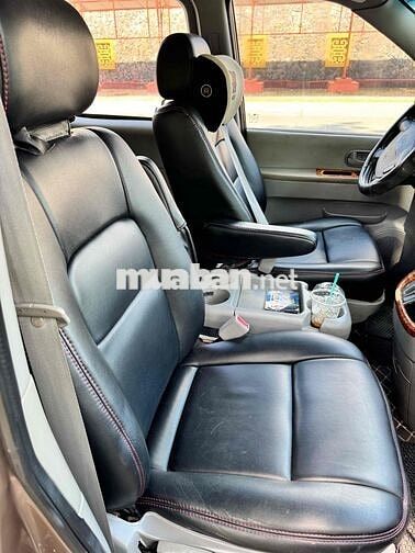 Kia Carnival màu Nâu