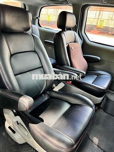 Kia Carnival màu Nâu
