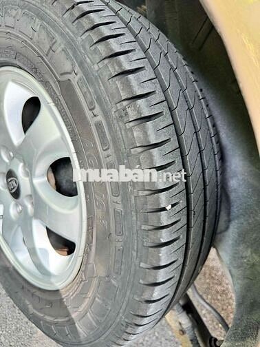 Kia Carnival màu Nâu