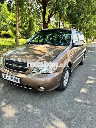 Kia Carnival màu Nâu