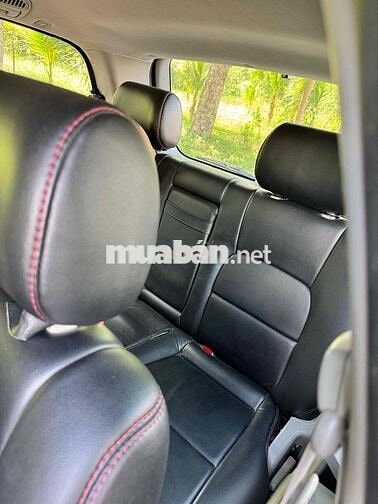 Kia Carnival màu Nâu