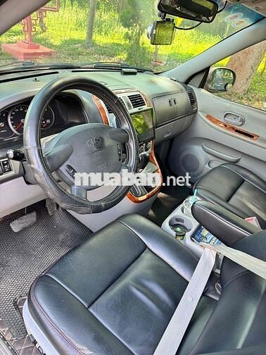 Kia Carnival màu Nâu