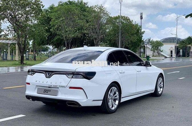 VinFast Lux A2.0 Plus Trắng 38.000 Km