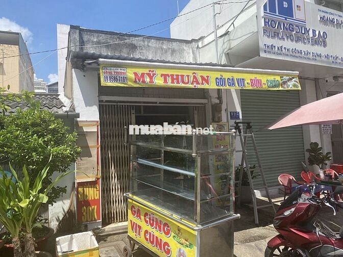 Nhà nguyên căn sạch sẽ rộng rãi đường lớn