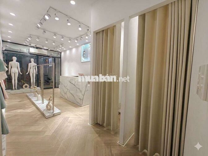Cần sang nhượng lại mặt bằng Shop Quần áo ở Phạm Văn Thuận
