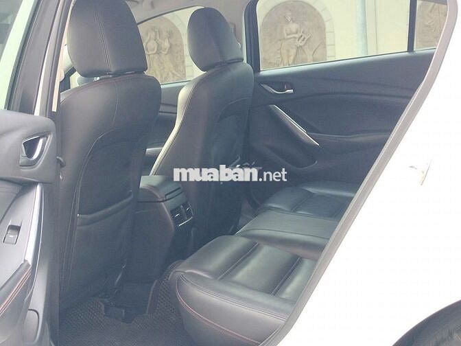 Mazda 6 model 2016 màu trắng