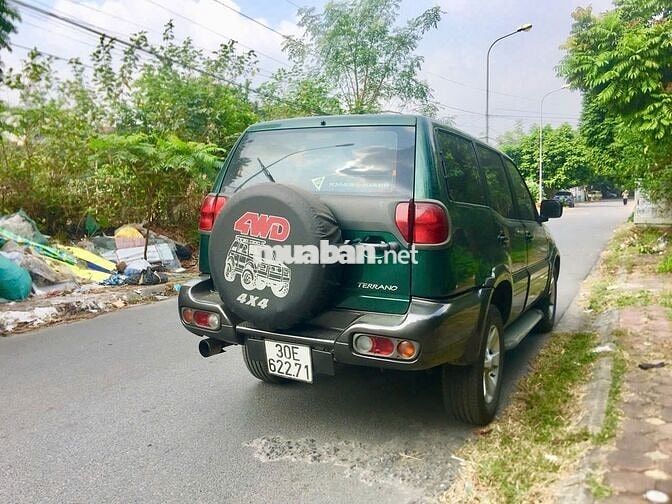 Nissan Terrano Xanh